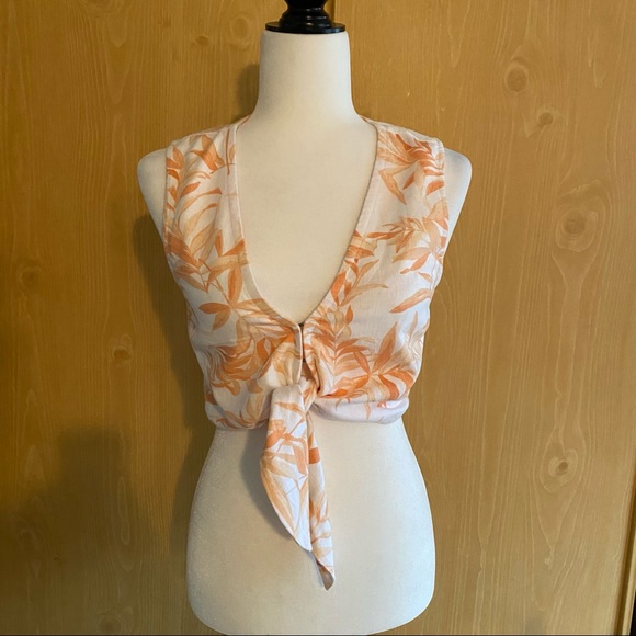 Abercrombie & Fitch • Cropped Tie-Front Linen-Blend Top in White Floral - Picture 2 of 10